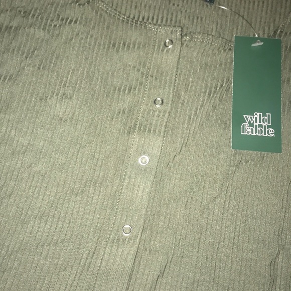 Wild Fable olive green top - Picture 6 of 7